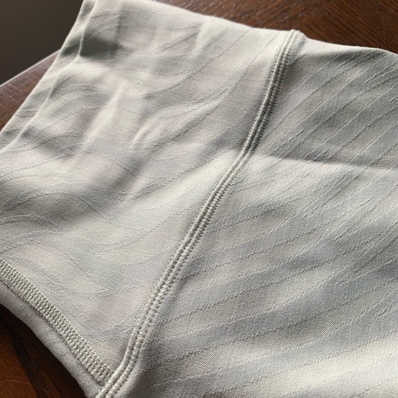 Alo Yoga Green Crop Leggings - Picture 2 of 4